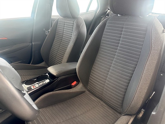 Peugeot e-2008 5 of 15