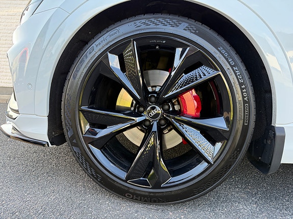 Audi Q8 12 of 18