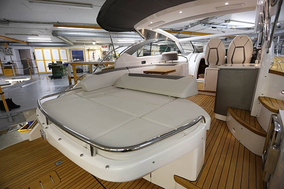 Princess V40 Sunbed (2019) 6 of 12