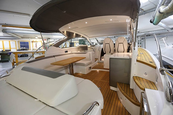 Princess V40 Sunbed (2019) 2 of 12