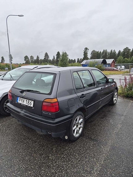 Volkswagen Golf III 2 of 3