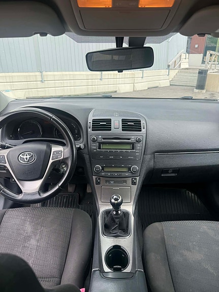 Toyota Avensis 6 of 9