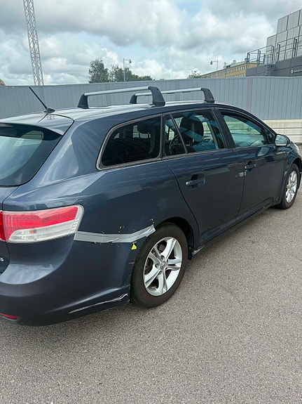 Toyota Avensis 4 of 9
