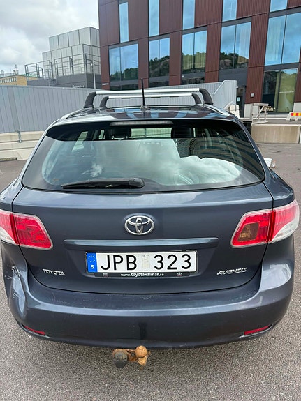 Toyota Avensis 3 of 9