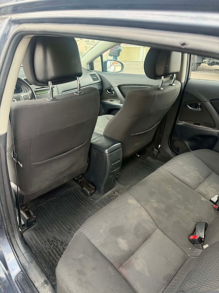 Toyota Avensis 8 of 9