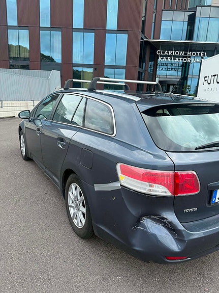 Toyota Avensis 5 of 9