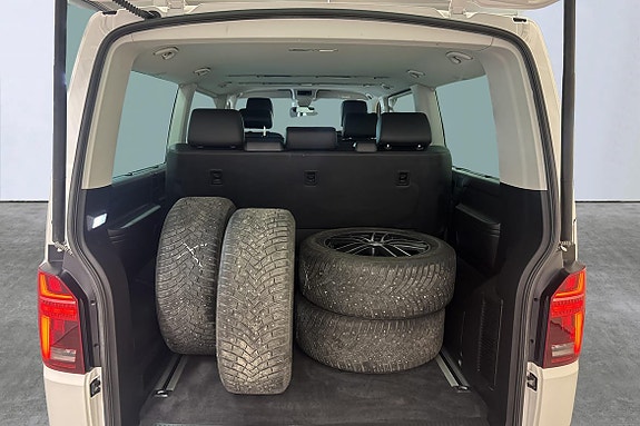 Volkswagen Multivan 17 of 18