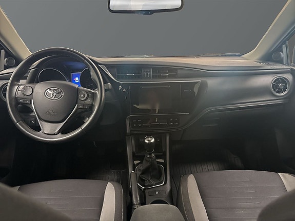 Toyota Auris 9 of 13