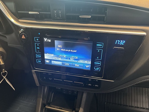 Toyota Auris 12 of 13