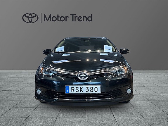 Toyota Auris 5 of 13