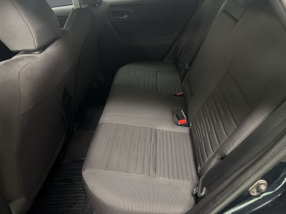 Toyota Auris 8 of 13