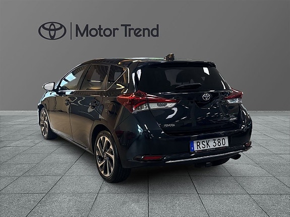 Toyota Auris 2 of 13