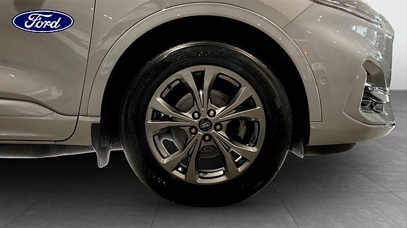 Ford Kuga 9 of 12