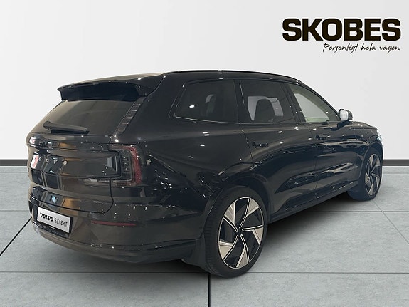 Volvo EX90 8 of 20