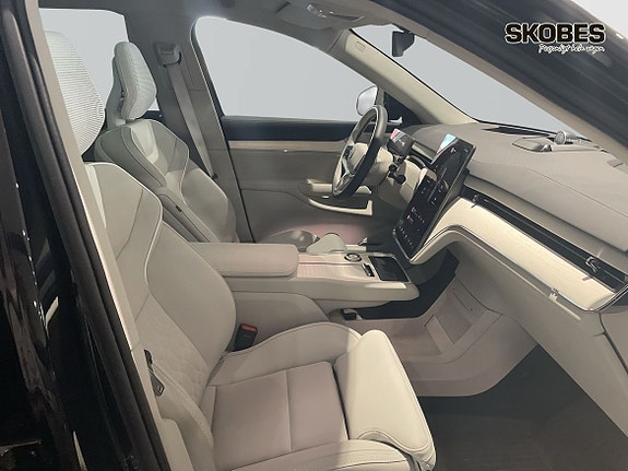 Volvo EX90 12 of 20