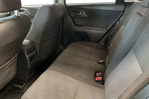 Toyota Auris 12 of 23