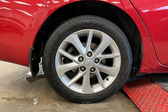 Toyota Auris 21 of 23