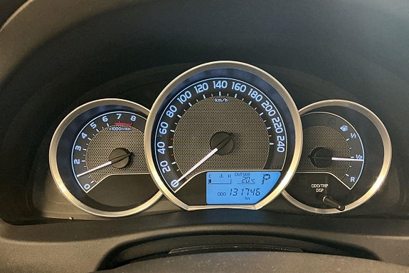 Toyota Auris 15 of 23