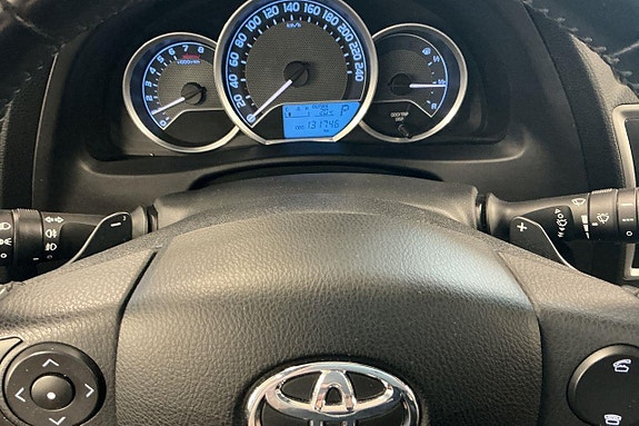Toyota Auris 16 of 23
