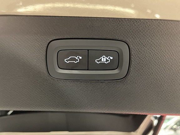 Volvo XC90 10 of 14