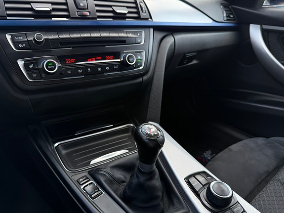 BMW 328i 11 of 14