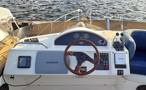 Princess 40 flybridge, ca 1340 tim 13 of 15