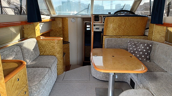 Princess 40 flybridge, ca 1340 tim 2 of 15