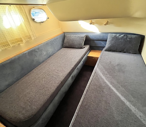 Princess 40 flybridge, ca 1340 tim 7 of 15