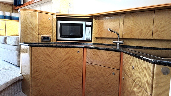 Princess 40 flybridge, ca 1340 tim 6 of 15
