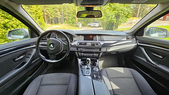 BMW 520d 2 of 4