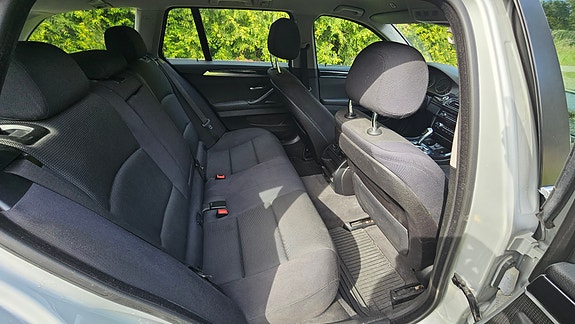 BMW 520d 3 of 4