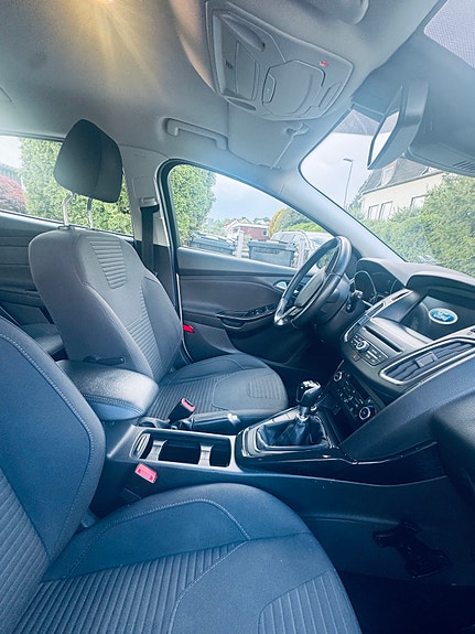 Ford Focus 5 of 9