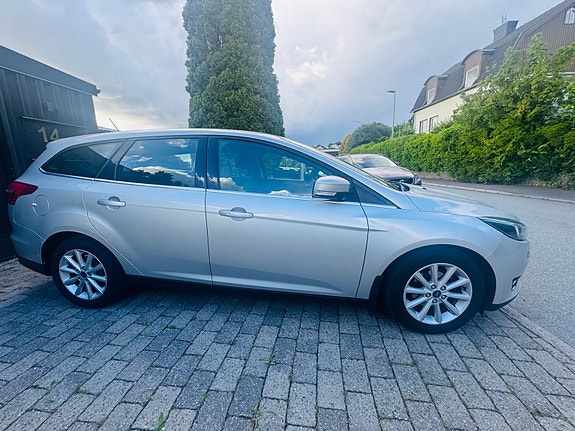Ford Focus 2 of 9