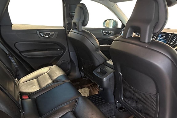 Volvo XC60 23 of 27