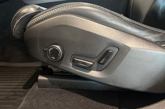 Volvo XC60 11 of 27