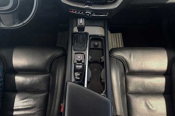 Volvo XC60 18 of 27