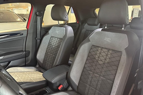 Volkswagen T-Roc 17 of 25