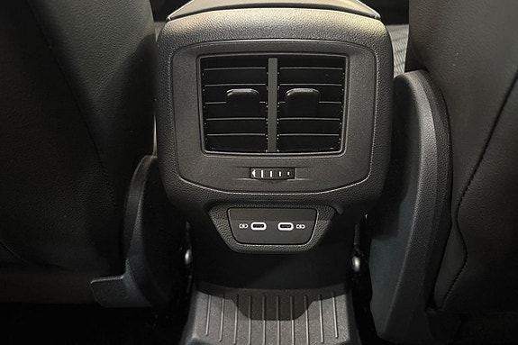 Volkswagen T-Roc 21 of 25