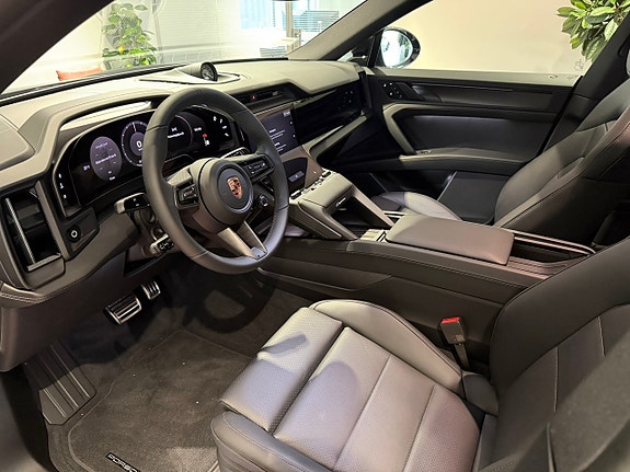 Porsche Cayenne 11 of 21