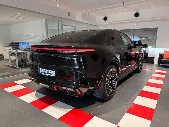 Porsche Cayenne 3 of 21