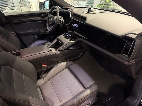 Porsche Cayenne 8 of 21