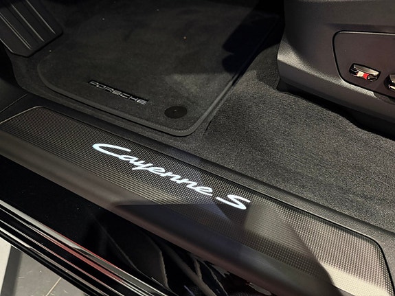 Porsche Cayenne 21 of 21