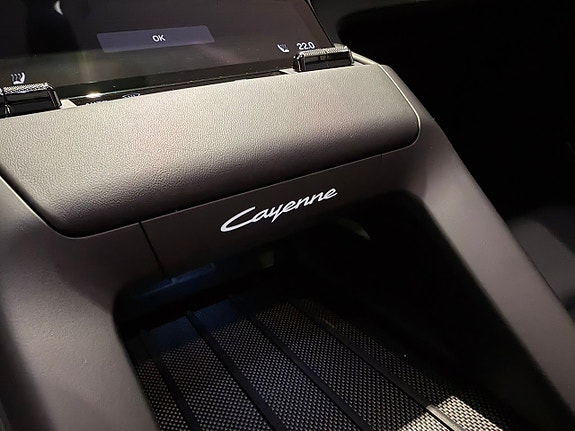 Porsche Cayenne 15 of 21