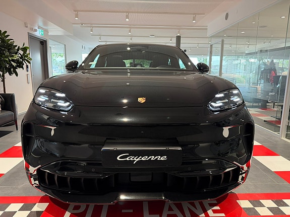 Porsche Cayenne 4 of 21