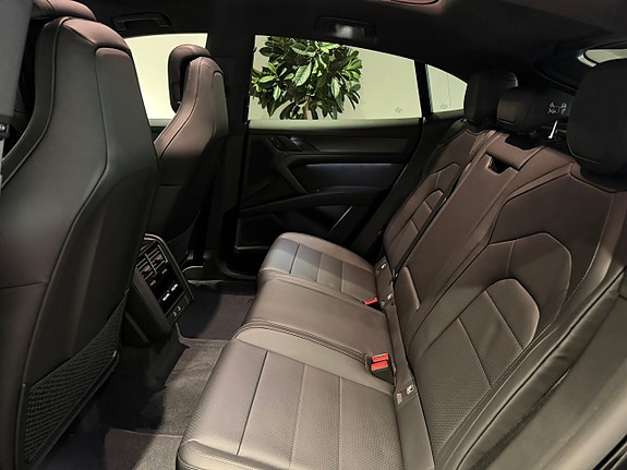 Porsche Cayenne 9 of 21
