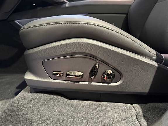 Porsche Cayenne 16 of 21