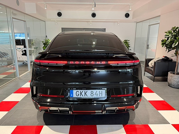 Porsche Cayenne 5 of 21