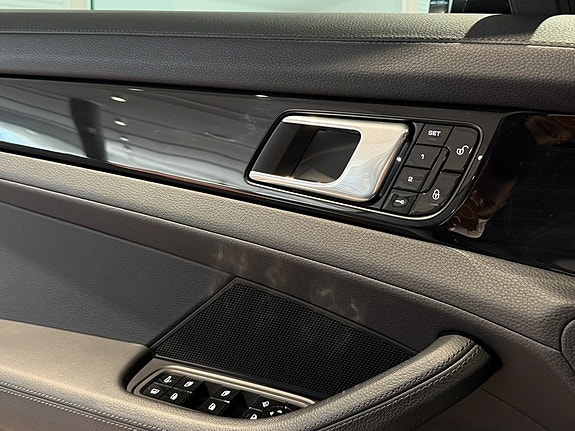 Porsche Panamera 4 16 of 24