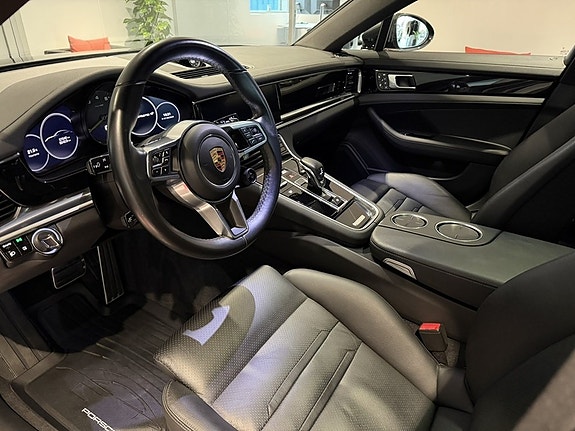 Porsche Panamera 4 9 of 24