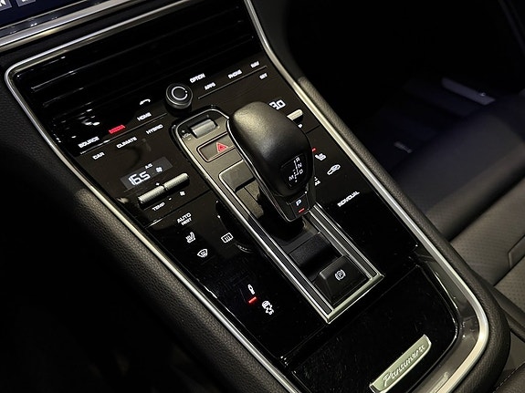 Porsche Panamera 4 13 of 24